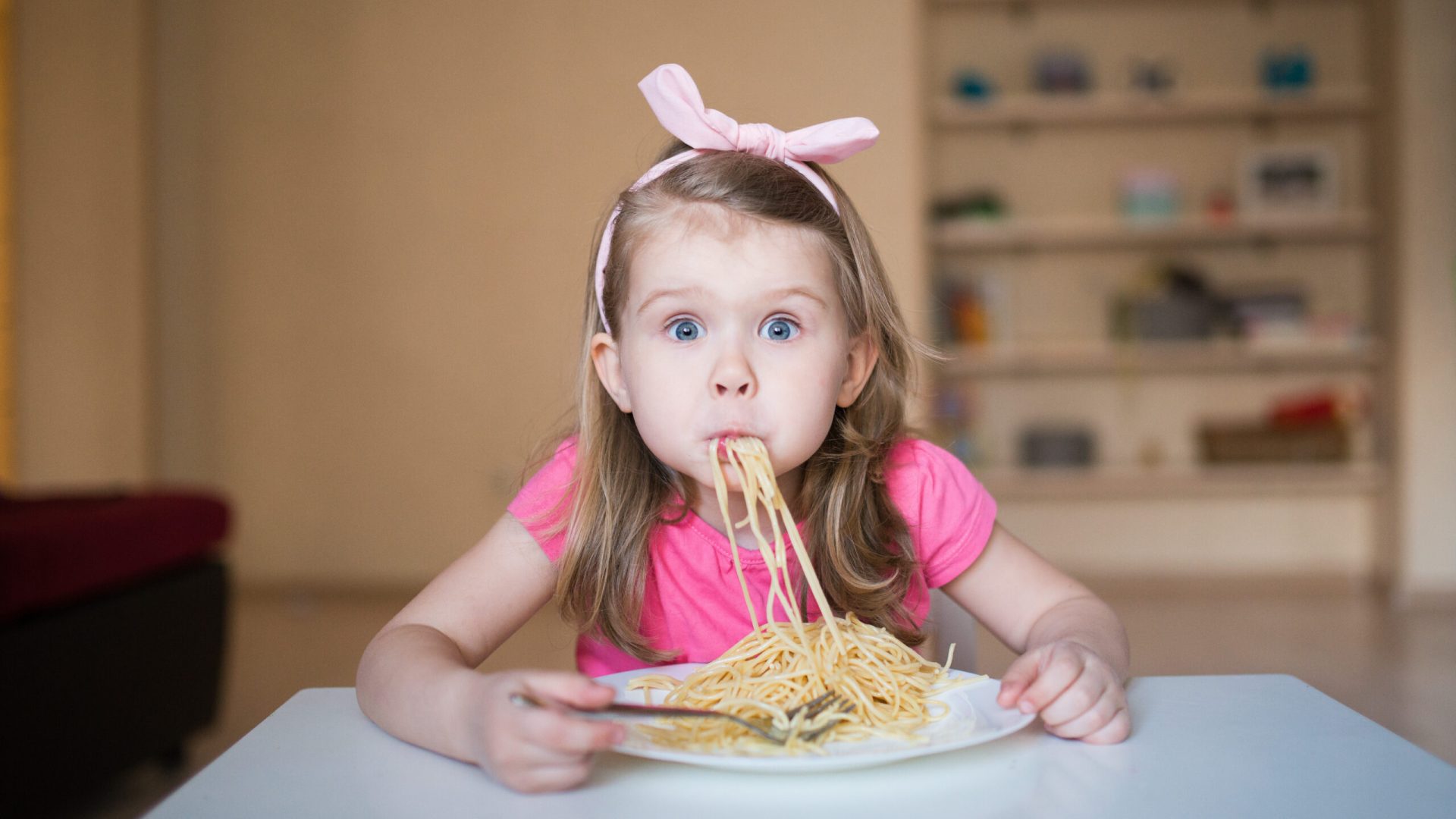 Funny,Girl,With,Spaghetti,In,Her,Mouth